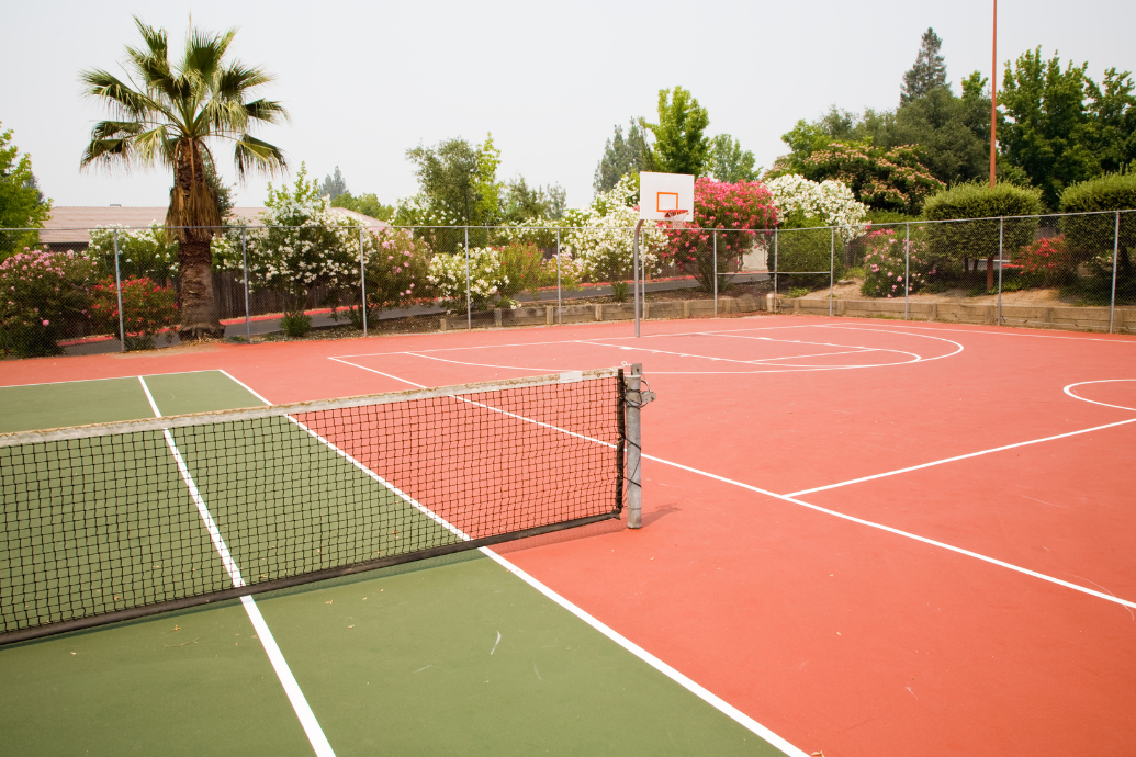 Polyesportiva - Quadra de tênis e poliesportiva: têm diferença na hora de  construir?