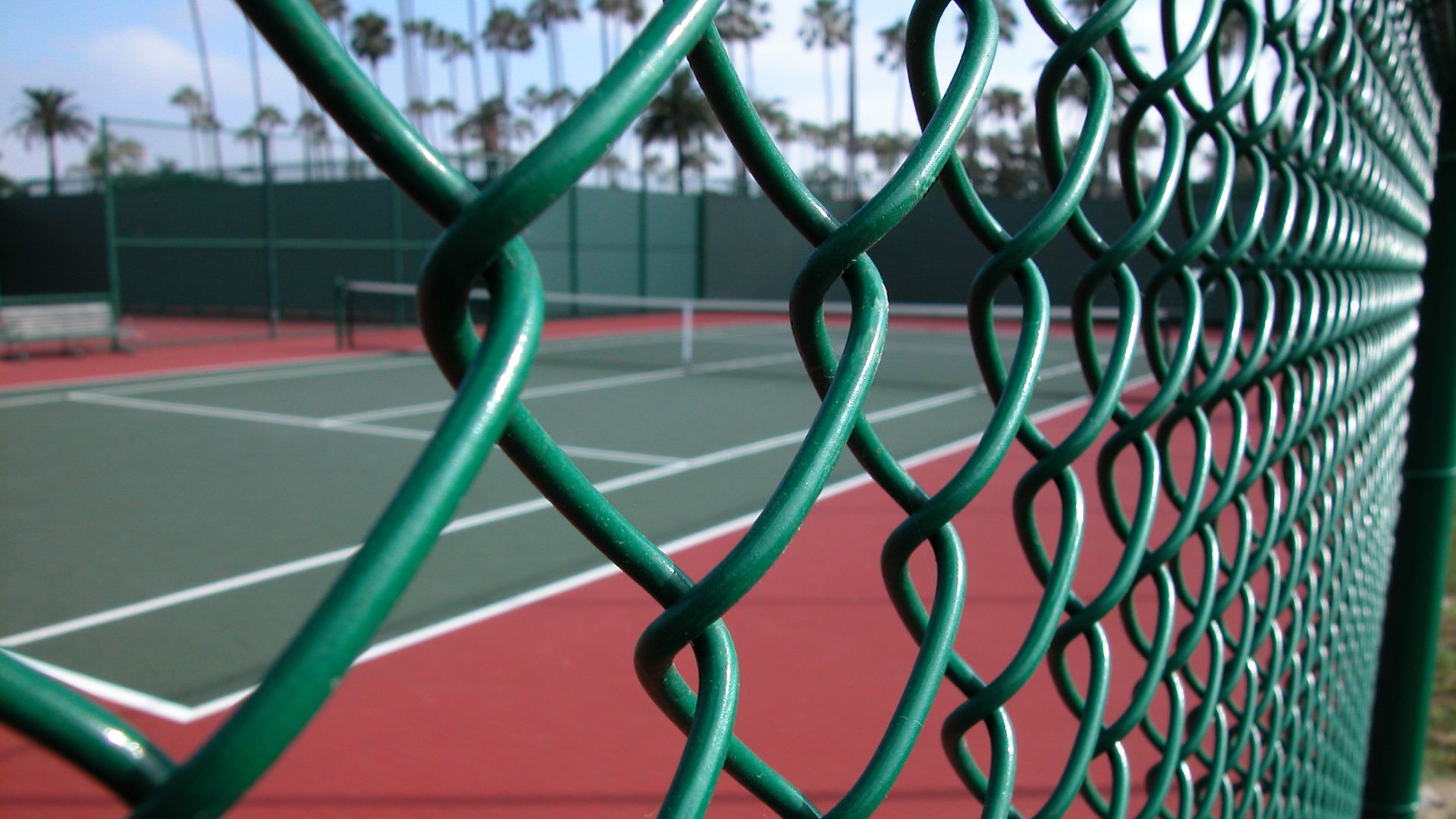 Polyesportiva - Quadra de tênis e poliesportiva: têm diferença na hora de  construir?